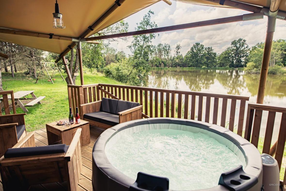 Tente Lodge Jacuzzi Privatif En Pleine Nature Thiel-sur-Acolin Экстерьер фото