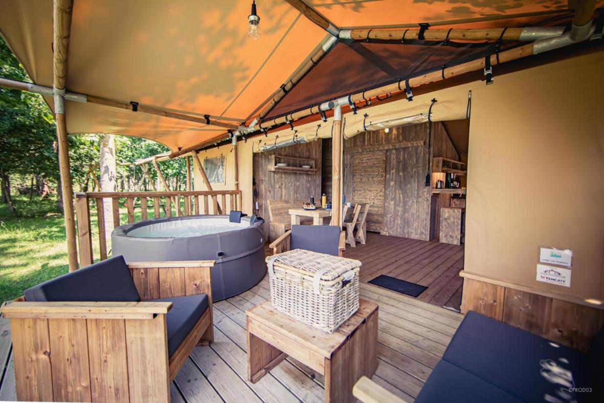 Tente Lodge Jacuzzi Privatif En Pleine Nature Thiel-sur-Acolin Экстерьер фото