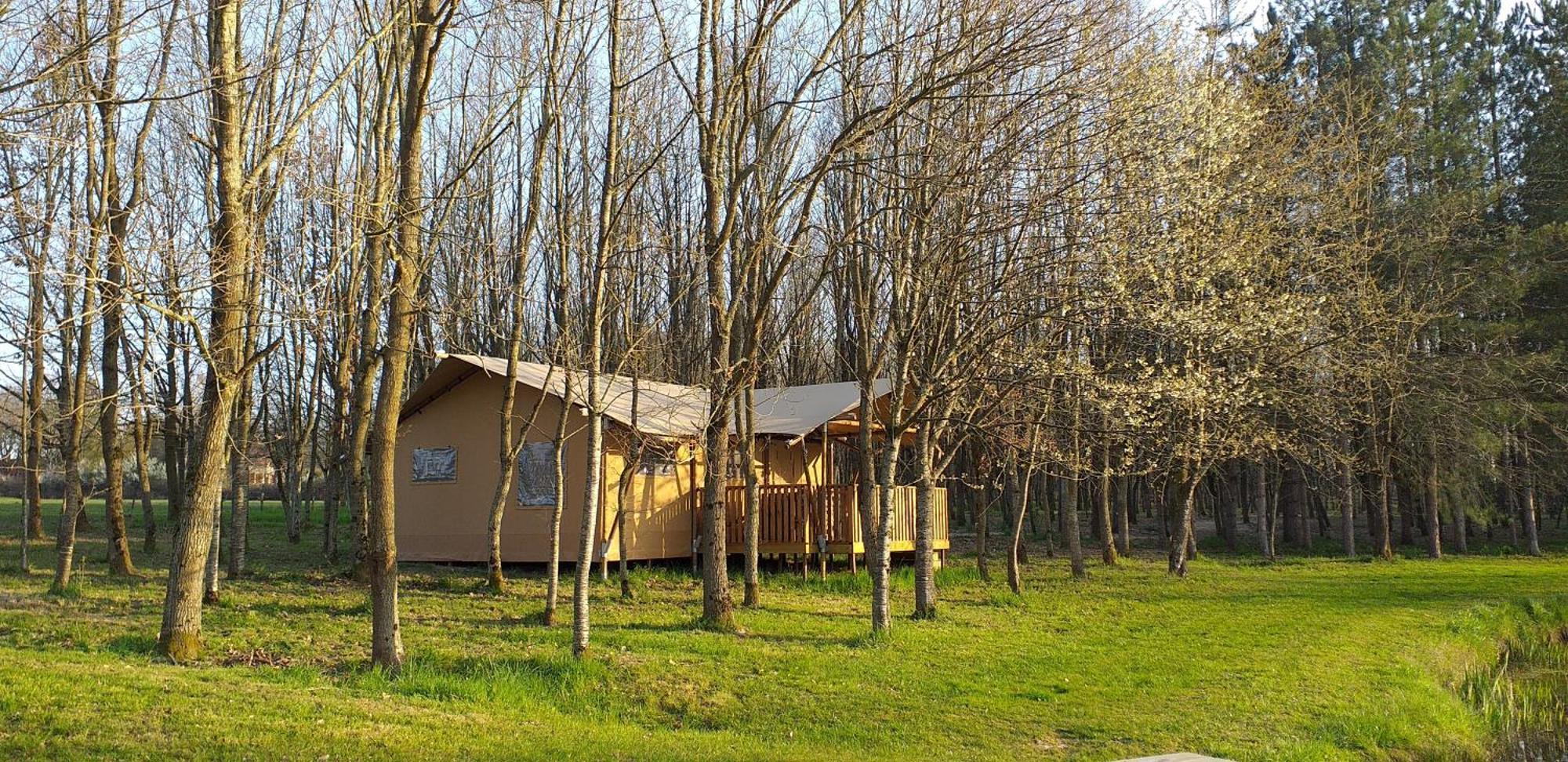 Tente Lodge Jacuzzi Privatif En Pleine Nature Thiel-sur-Acolin Экстерьер фото