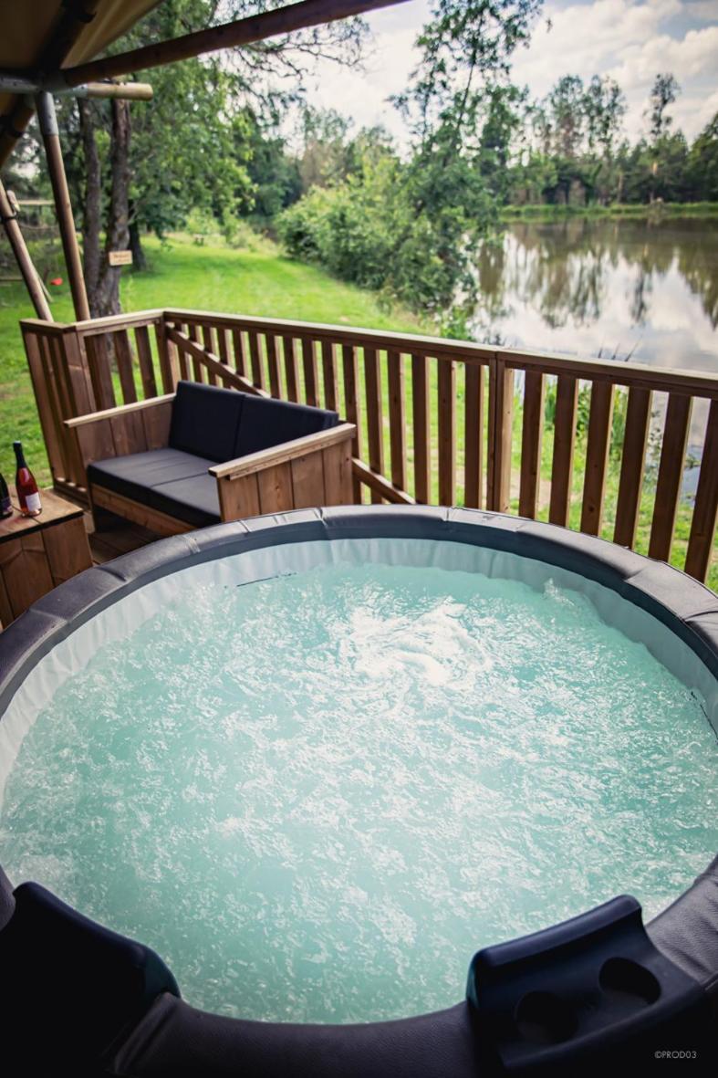 Tente Lodge Jacuzzi Privatif En Pleine Nature Thiel-sur-Acolin Экстерьер фото